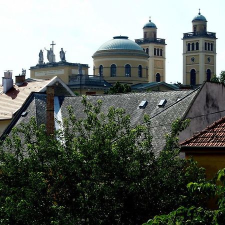 F&M Apartman Eger Eksteriør bilde