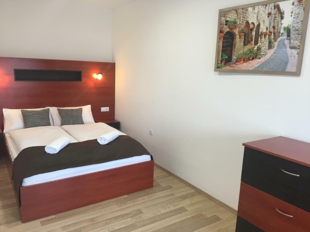 F&M Apartman Eger Eksteriør bilde