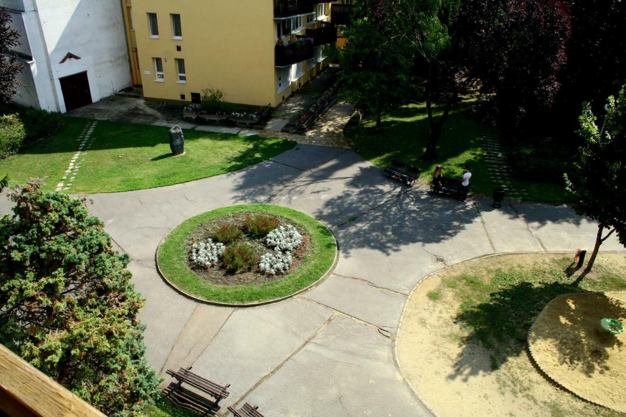 F&M Apartman Eger Eksteriør bilde